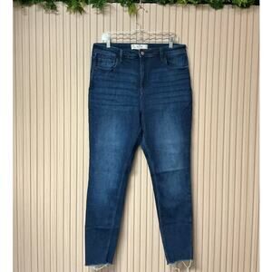 Hollister Curvy Ultra High-Rise Super Skinny Jeans Dark Wash Size 17R (W33 L29)